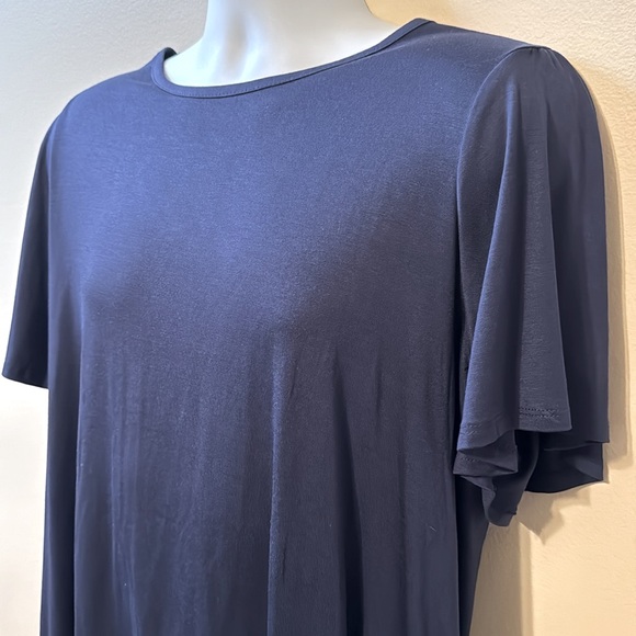NINE WEST Flutter Sleeve Top. Size XL - Picture 2 of 13